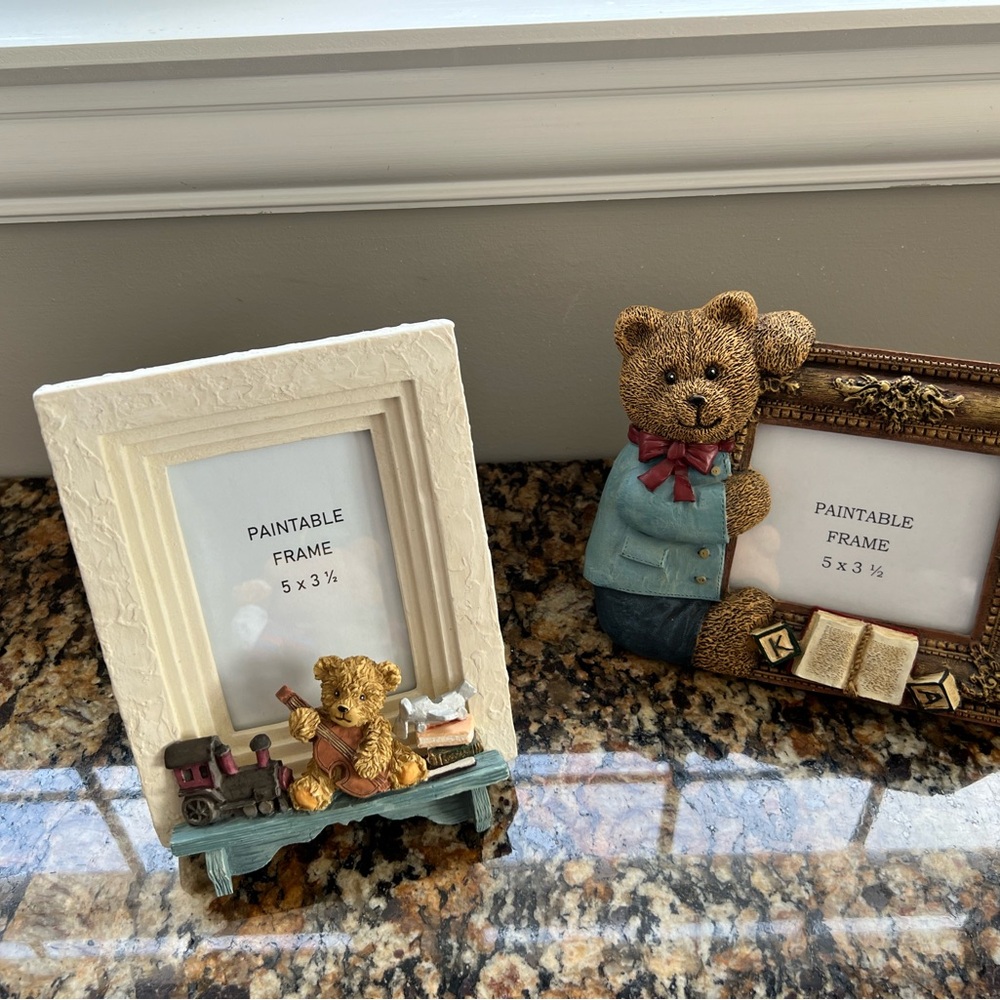 2 Picture Frames & Bank